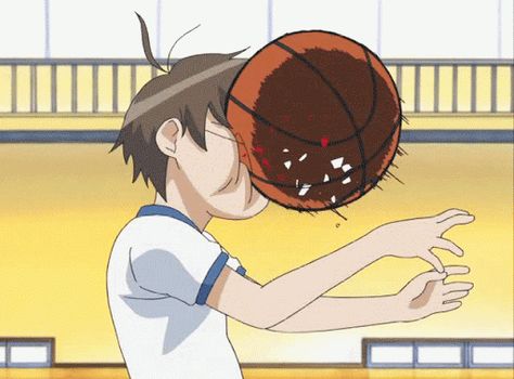 351ce64ecd2c64e09c5e56781d09e6b8dfd848fd_hq.gif (512×379) Throwing Ball Animation, Throwing Animation, Hit Head, Girl Basketball, Hit Boy, Basketball Funny, Perfect Gif, Basketball Girls, Cool Poses