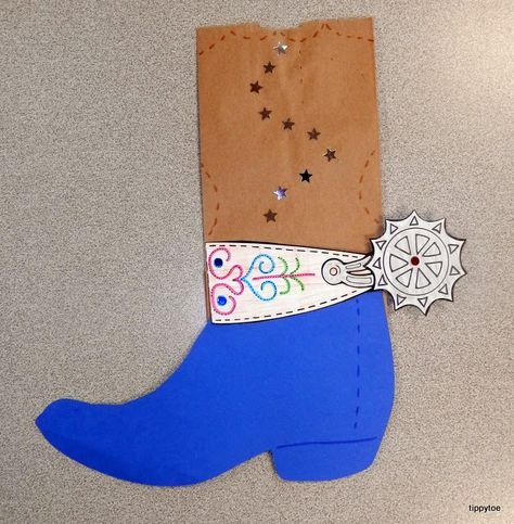 Paper Bag Cowboy Boots.  Cut boot shape from different colored construction paper.  Glue to front of bag.  Decorate Rodeo Crafts, Wild West Activities, Wild West Crafts, Cowboy Boot Crafts, Texas Crafts, Cowboy Crafts, Wild West Theme, Western Crafts, Wilde Westen