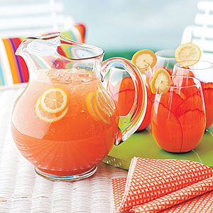 Sparkling guava punch Guava Punch, Guava Smoothie, Sparkling Punch, Guava Recipes, Guava Juice, Elegant Food, Punch Recipe, Party Punch, Pineapple Smoothie