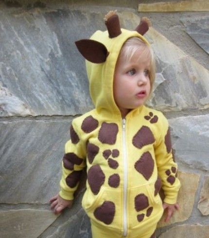 Homemade giraffe hoodie costume Diy Hoodie Costume, Giraffe Diy Costume, Diy Giraffe Costume Kids, Giraffe Costume Kids, Giraffe Costume Diy, Baby Giraffe Costume, Diy Giraffe, Giraffe Ears, Diy Fantasia