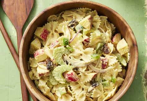 Curried apple, celery and raisin pasta salad Pear Walnut Salad, Savoury Rice, Raisin Salad, Quick Vegetarian Dinner, Super Salads, Casual Entertaining, Salad Pasta, Pasta Salad Recipe, Walnut Salad