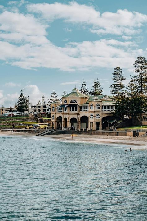 Indiana Cottesloe Beach House · Free Stock Photo Modern Beach House Exterior, Cottesloe Beach, Beach House Aesthetic, Beach House Plan, Summer Skies, Australia Beach, Rustic Exterior, Beach House Exterior, Seaside Style