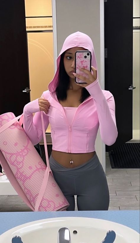 Sabrina Lilliane, Pink And White Outfit Ideas, Cute Exercise Outfits, Lucy Quinn, Gymwear Outfits, Pink Gym, Gym Attire, Pink Lifestyle, Wardrobe Makeover