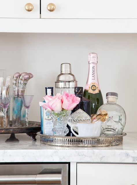 #bar, #tray  Photography: Ashley Capp - ashleycapp.com Photography: Ashley Capp - www.ashleycapp.com  Read More: http://www.stylemepretty.com/living/2014/02/13/behind-the-blog-with-bijou-boheme/ Gold Bar Cart Target, Bar Cart Inspiration, Bandeja Bar, Fashionable Hostess, Gold Bar Cart, Outside Bars, Bachelorette Pad, Bar Tray, Bar Cart Styling