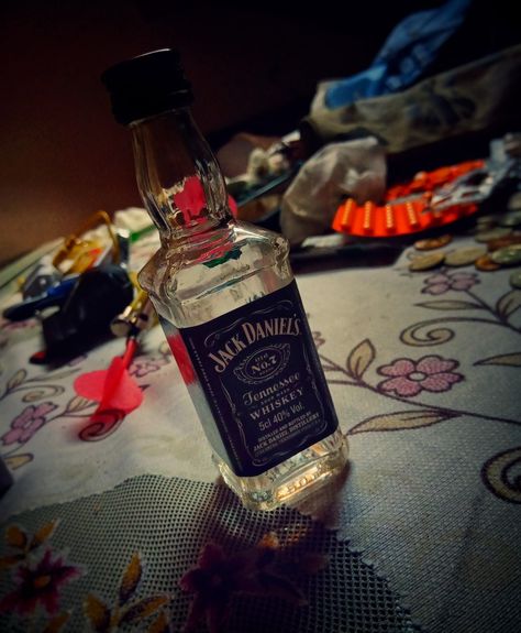 #bottle #littlebottle #empty #jack #jackdaniels #shot Jack Daniels Honey Drinks, Jack Daniels Honey, Honey Drink, Jack Daniels Bottle, Jack Daniel's Tennessee Whiskey, Tennessee Whiskey, Jack Daniel, Jack Daniels Whiskey, Empty Bottles