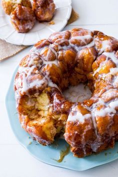 Homemade Monkey Bread Recipe, Cinnamon Roll Bites, Homemade Monkey Bread, Bundt Pan Recipes, Breakfast Christmas, Bread Recipe Video, Monkey Bread Recipe, Sally's Baking, Halloween Appetizers