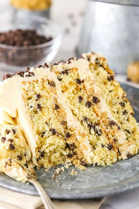 Cookie dough lovers, hold onto your hats! This dreamy Chocolate Chip Cookie Dough Cake is layered with edible cookie dough and a creamy chocolate chip cookie dough frosting! Cookie Dough Cake Recipe, Chocolate Chip Cookie Dough Cake Recipe, Chocolate Chip Cookie Dough Cake, Easy Cookie Dough, Cookie Dough Frosting, Cookie Dough Cake, Cookie Dough Recipe, Ultimate Chocolate Chip Cookie, Chocolate Chip Cookie Cake