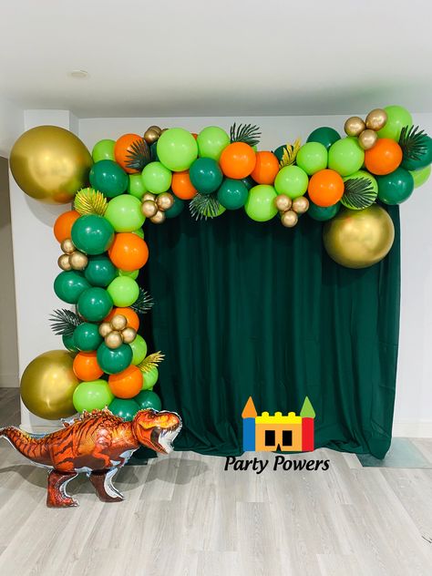 Dinosaur Balloon Backdrop Diy Dino Party, Dino Party Hats, Birthday Party Balloon Arch, Party Balloon Arch, Dino Party Decorations, Dino Decorations, Dinosaur Birthday Decorations, Dinosaur Birthday Theme, Baby Shower Balloon Arch