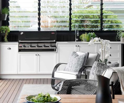 17 outdoor kitchen ideas that will inspire you to entertain Alfresco Designs, Country Garden Design, Small Outdoor Kitchens, Contemporary Kitchens, Outdoor Kitchen Ideas, Alfresco Area, Kitchen Colour Schemes, Outdoor Entertaining Area, Outdoor Kitchens