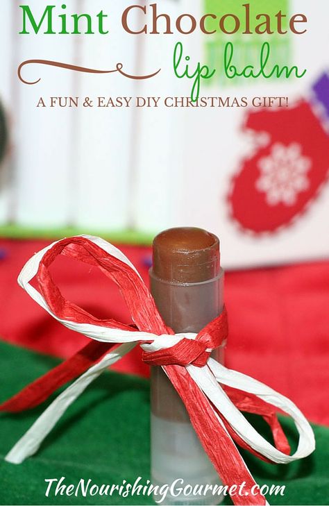 Chocolate Lip Balm, Easy Diy Christmas Gift, Makeup Christmas Gifts, Diy Makeup Recipe, Makeup Recipes, Easy Diy Christmas Gifts, Lip Balm Recipes, Homemade Lip Balm, Diy Kosmetik