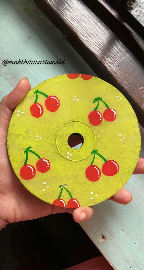 Dvd Pintados, Painting Cds, Crafts With Cds, Vinyl Record Art Ideas, Cd Idea, Cd Painting, Camera Drawing, Bff Gifts Diy, Cd Crafts