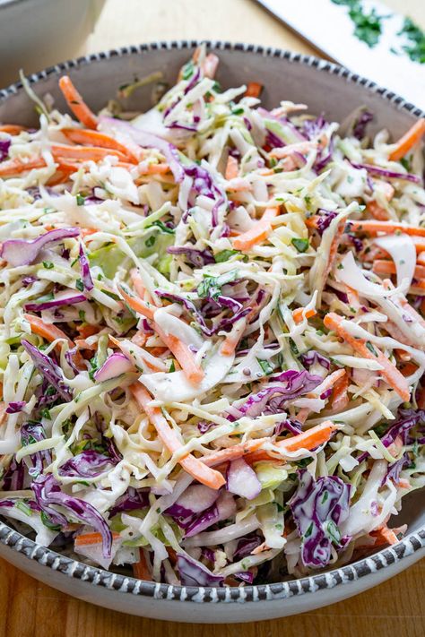 Coleslaw Crunchy Coleslaw Salad, Coslaw Recipes, Cabbage Coleslaw, Bbq Shack, Barbecue Ideas, Beef Pasta Recipes, Easy Coleslaw, Closet Cooking, Coleslaw Recipe Easy