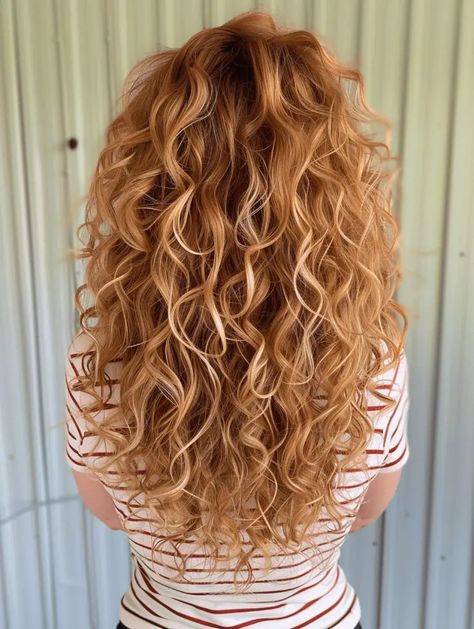 Blonde Red Curly Hair, Auburn Blonde Curly Hair, Strawberry Blonde Hair Curly Natural, Copper And Blonde Highlights Curly Hair, Curly Red Hair With Blonde Highlights, Curly Hair Strawberry Blonde, Haircuts For Wavy Hair Long, Dark Strawberry Blonde Hair With Highlights, Strawberry Blonde Curls