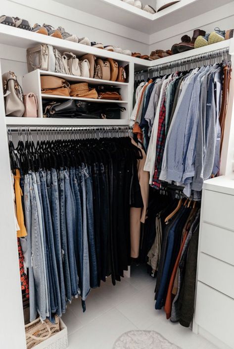 Easy Closet Organization, Easy Closet, Closet Organization Tips, Closet Organisation, Master Closet Organization, Organize Life, Closet Hacks, Closet Hacks Organizing, Simple Closet