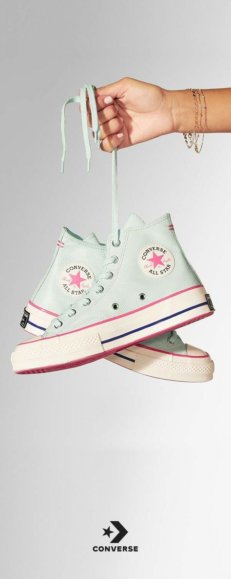 Converse With Socks, How To Wear Converse, Converse 70s, Chuck 70s, Cute Converse, Preppy Shoes, Socks Christmas, Swag Shoes, Crazy Shoes