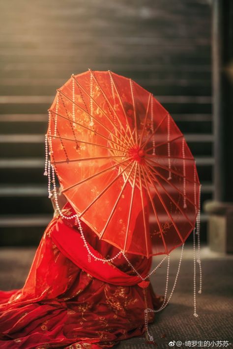 Manhwa Drawing, Chinese Parasol, Umbrella Dance, Asian Umbrella, Japanese Parasol, Asian Accessories, Chinese Umbrella, Traditional Asian Dress, Alpona Design