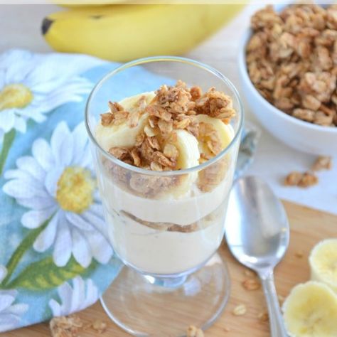 Peanut Butter Banana Breakfast Parfaits Peanut Butter Banana Breakfast, Healthy Parfait Recipes, Breakfast Parfait Recipes, Breakfast Parfaits, Peanut Butter Banana Oats, Flavored Yogurt, Healthy Parfait, Yogurt Parfait Recipe, Breakfast Parfait