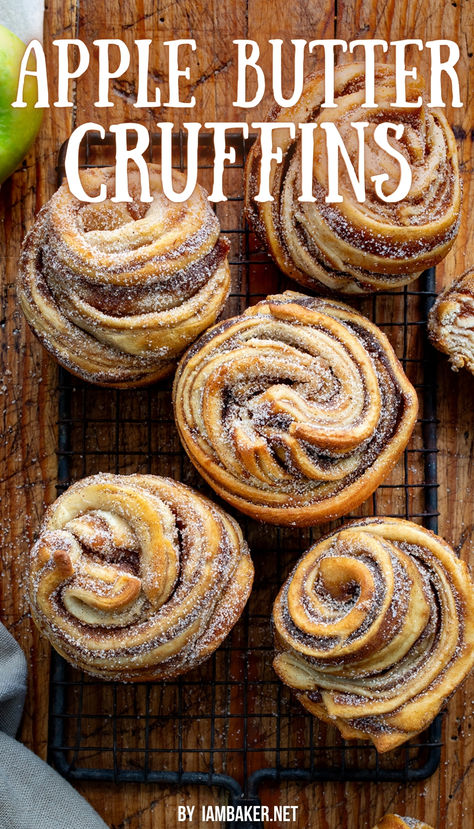 five apple butter cruffins are on a wire rack on top of a wooden cutting board. Fall Inspired Baking Recipes, Rustic Baking Recipes, Food Gift Ideas Homemade, Fall Breakfast Baked Goods, Call Baked Goods, Fall Breakfast Baking, Impressive Baking Recipes, Apple Butter Rolls, Fall Treats Baking