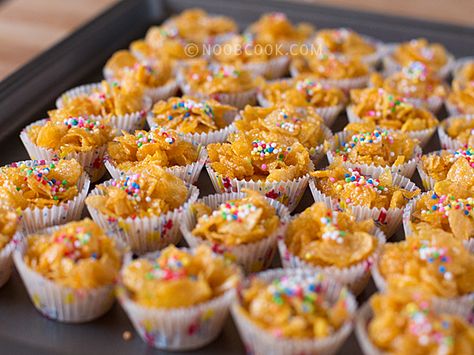 Making these with my kids this Chinese New Year! Honey Cornflakes, Chinese New Year Desserts, New Year's Snacks, Chinese New Year Cookies, Resepi Biskut, New Year's Desserts, Chinese Dessert, Festive Cookies, Nasi Lemak