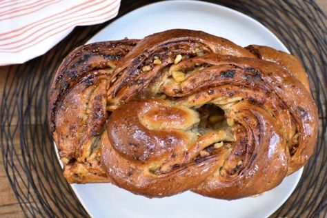 Fig Babka, Fig Bread, Babka Bread, Babka Recipe, Chocolate Babka, Honey Walnut, Fig Jam, Toasted Walnuts, Honey And Cinnamon