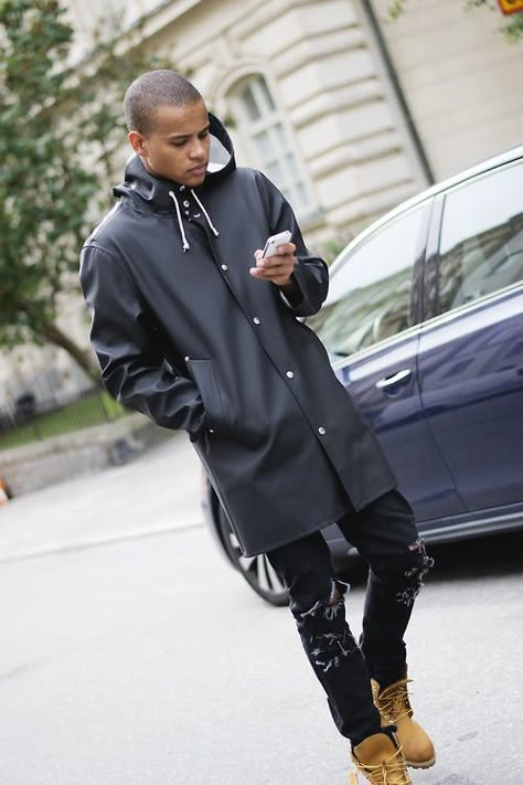 urombi: Stutterheim Stockholm SvartPhoto: Banfa Jawla Rain Boots Outfit Men, Mens Rainy Day Outfit Casual, Mens Raincoat Fashion, Men’s Raincoat, Rainy Day Outfit Men Rain Mens Fashion, Rainy Day Outfits Men, Raincoat Outfit Men, Rain Outfit Men, Rain Jacket Outfit Men