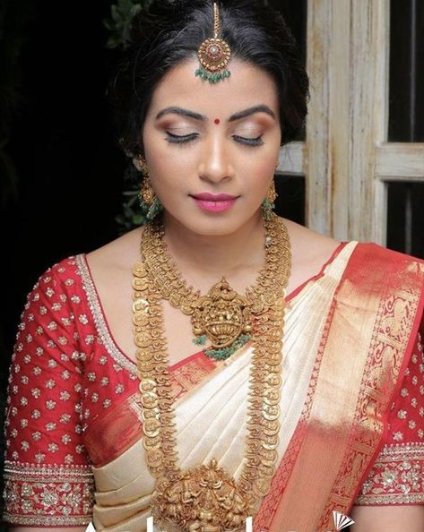 South Indian Blouse, Latest Fashion Blouse Designs, Red Saree Blouse, Indian Blouse Designs, South Indian Blouse Designs, Latest Bridal Blouse Designs, Latest Blouse Designs Pattern, Pattu Saree Blouse Designs, Wedding Saree Blouse Designs