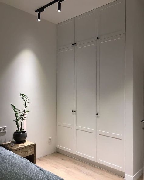 Bedroom Built In Wardrobe, Wardrobe Interior Design, Bedroom Closet Design, Wardrobe Design Bedroom, Room Inspiration Bedroom, Home Room Design, Apartment Interior, Apartment Design, 인테리어 디자인