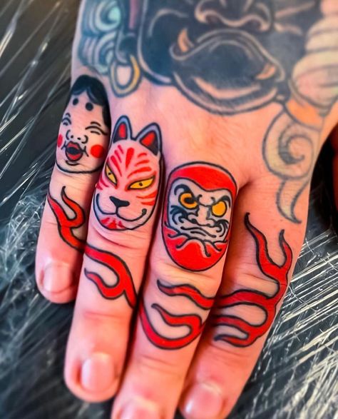 Japanese Finger Tattoo, Traditional Tattoo Gap Fillers, Unique Tattoos Black Women, Finger Tattoo Ideas, Tato Dada, Knuckle Tattoos, Fire Tattoo, Sketch Tattoo Design, Finger Tattoo