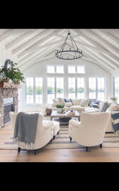 Hampton Style Living Room, Hamptons Style Living Room, Hamptons Living Room, Blue And White Living Room, Styl Hampton, White Living Room Decor, Living Room Wood Floor, Coastal Decorating Living Room, Coastal Living Rooms