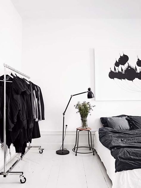 33 Chic and stylish bedrooms dressed in black and white White Bedrooms, Black White Bedrooms, Design Ložnic, Minimal Interior Design, Decor Ikea, White Interior Design, Interior Minimalista, Black And White Interior, Bedroom Black