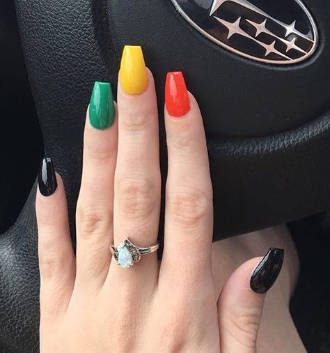 Rasta Color Nails, Reggae Nails Designs, Rasta Nails Design, Jamaican Nails Ideas, Jamaican Nail Designs, Reggae Nails, Jamaican Nails, Bob Marley Nails, Juneteenth Nail Design