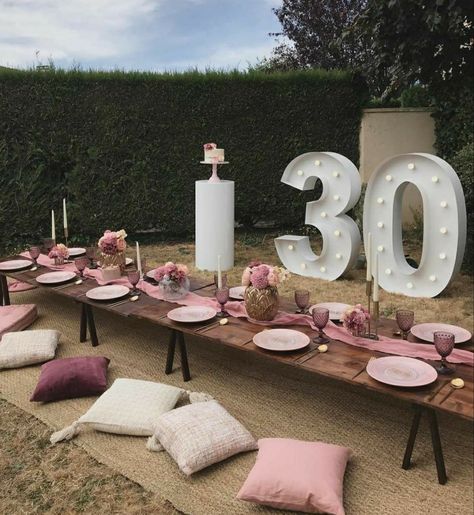 30th Birthday Party Backyard, Outdoor Birthday Ideas, 30th Birthday Bbq, 30th Birthday Party Women, Dirty 30 Birthday Party, 30th Birthday Ideas, 30th Birthday Party Themes, Birthday Ideas For Women, Outside Party