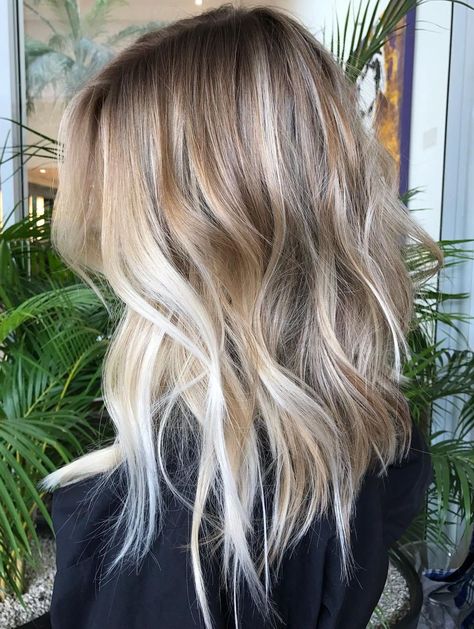 Mid-Length Layers with Balayage Summer Blonde, Brown Blonde Hair, Long Blonde, Hair Color Balayage, Long Blonde Hair, Pretty Hair, Hair Envy, Cool Hair Color, Dream Hair