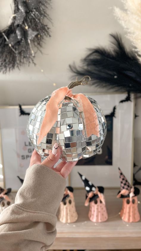 Pumpkin Disco Ball, Disco Halloween Decor, Aurelie Erikson, Disco Ball Pumpkin, Disco Pumpkin, Disco Halloween, Diy Witch, Boho Halloween, Holiday Inspo