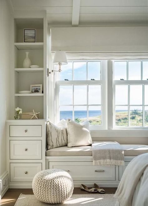 Window seat built-ins Closets Ideas, Bedroom Window Seat, Shelves Decoration, Linen Closets, Bay Window Seat, Window Seat Design, Window Benches, Bedroom Seating, Bedroom Windows