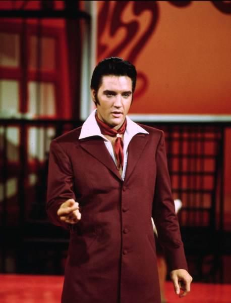 Elvis: "I'm Saved"..... 68 Comeback Special, Amazing Comebacks, Elvis 68 Comeback Special, Elvis Presley Concerts, If I Can Dream, Elvis Presley Images, Young Elvis, Nbc Tv, Elvis Presley Pictures