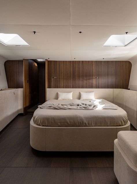 Sailing Yacht Interior, Yachts Interior, Comfy Corner Sofa, Michael Schmidt, Boat Interior Design, Yacht Interior Design, Wallpaper 2024, Boat Interior, Yacht Interior