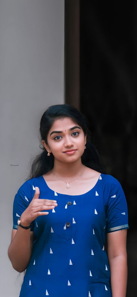 Suchi Joe movie wallpaper Joe Movie, Anupama Parameswaran, Couples Poses, Black Image, Story Video, Couples Poses For Pictures, Actor Photo, Fashion Girl, Indian Beauty Saree