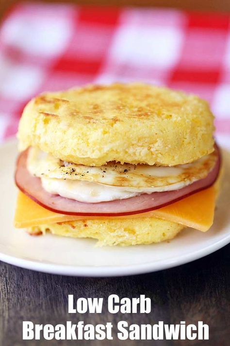 Filling Low Carb Breakfast, Keto Breakfast Sandwich, Cauliflower Keto, Low Fat Breakfast, Sandwich Healthy, Healthy Breakfast Bowl, Healthy Breakfast Sandwich, Desayuno Keto, Healthy Sandwich Recipes