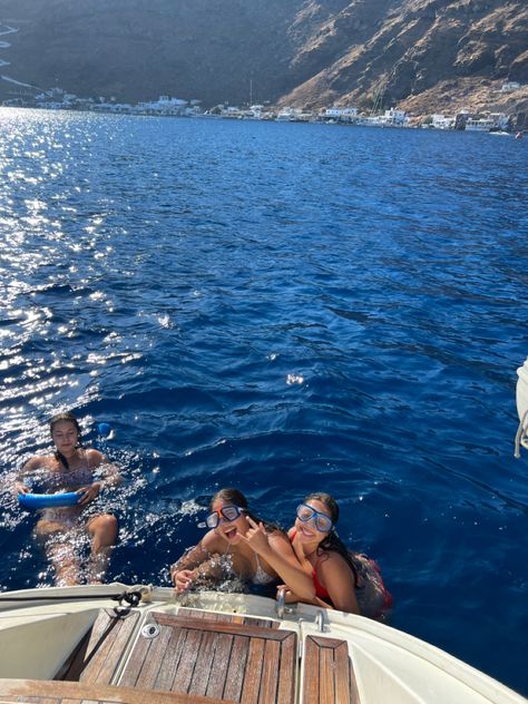 Europe Boat Aesthetic, Greece Yacht Aesthetic, Yacht Inspo Pics, Endless Summer Vacation Aesthetic, Boat Day Aesthetic Friends, Summer On A Boat, Boat Days Aesthetic, Greece Boat Aesthetic, Boat Summer Aesthetic