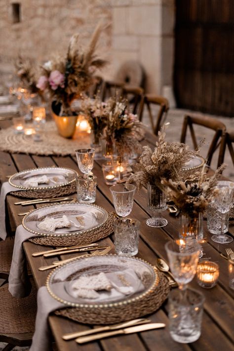 Photo by @Kems Lens Boho Glam Table Setting, Boho Wedding Tables, Jazz Wedding, 21 Dinner, Boho Glam Wedding, Glam Table, Rustic Table Setting, 21 Diner, Vintage Wedding Table