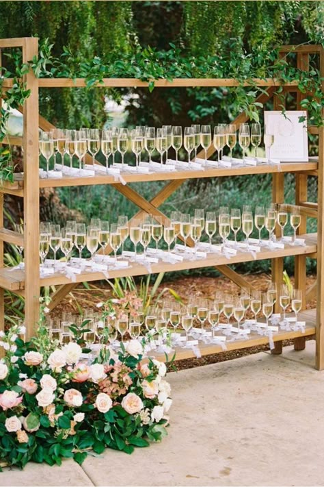 Vineyard Ceremony Decor, Vineyard Wedding Table Setting, Garden Winery Wedding, French Wine Country Wedding, Wedding Ideas Winery Vineyard, Boho Vineyard Wedding, Romantic Winery Wedding, Tuscany Vineyard Wedding, Wedding In A Vineyard