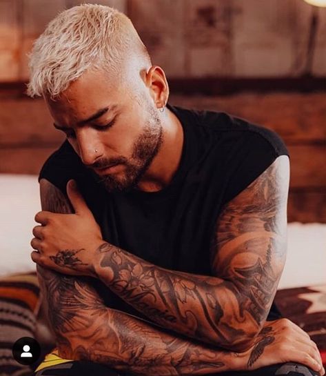 Platinum Silver Hair Color, Maluma Haircut, Bleached Hair Men, Black To Blonde Hair, Men Blonde Hair, Latin Men, Latino Men, Men Hair Color, Silver Hair Color