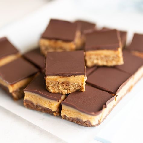 Chocolate Caramel Anzac Slice recipe | Kids Eat by Shanai Anzac Caramel Slice Recipe, Anzac Slice Recipe, Anzac Slice, Baking Night, Chocolate Caramel Slice, Caramel Ingredients, Carrot Cupcake, Slice Recipe, Chocolate Slice