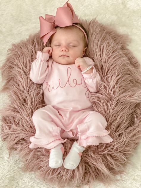 Baby Girl Coming Home Outfit Monogrammed Ruffle Romper - Etsy Baby Pink Clothes, Baby Hospital Outfit, Newborn Coming Home Outfit, Girl Coming Home Outfit, Baby Coming Home Outfit, Hospital Outfit, Girls Coming Home Outfit