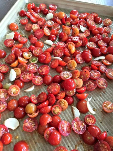 Freezing Cherry Tomatoes, Roasted Grape Tomatoes, Freezing Vegetables, Cherry Tomato Recipes, Fresh Tomato Recipes, Roasted Cherry, Small Container, Garden Vegetables, Roasted Cherry Tomatoes