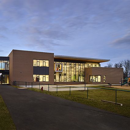 Rec Center Design Exterior, University Design, Athletic Center, Auditorium Design, Rec Center, Fanfic Ideas, Modern School, School Building Design, School Site