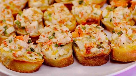 Crab Toast Recipe, Crab Toast, Crab And Shrimp Recipe, Crab Appetizer, Best Appetizer, How To Make Shrimp, Shrimp Toast, Seafood Appetizers, Bread Appetizers