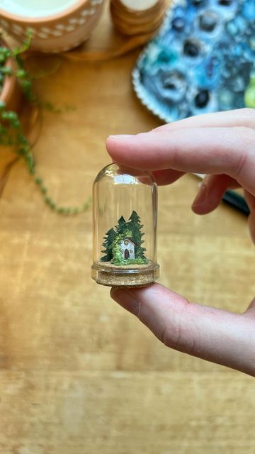 Lizzy Gass on Instagram: "New glass dome diorama, featuring a guest appearance by the cat who should probably not be so close to an open tube of superglue. He’s got a penchant for mischief, and I’m just lucky he doesn’t have opposable thumbs. . . . . . . #glassdome #glassdomes #tinyart #tinyartwork #miniatureart #tinywatercolors #whimsicalart #diorama #dioramaart #fortheloveofpaper #carveouttimeforart #danielsmithwatercolors #legionpaper" Mini Glass Dome Ideas, Mini Cloche Ideas, Glass Dome Decor Ideas, Cloche Art, Mini Theater, Mini Cloche, Dome Art, Tiny Bottles, Glass Dome Display