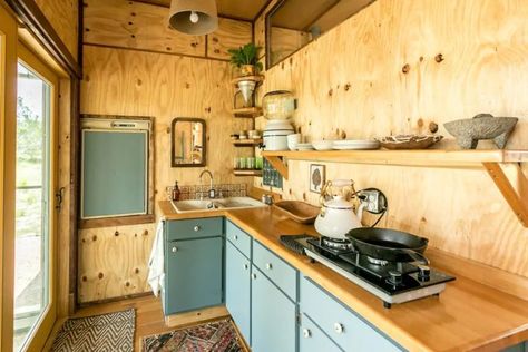 Tiny Cabin Kitchen, Off Grid Kitchen, Eco Cabin, Cabin Getaway, Cabin Diy, Ecological House, Diy Cabin, Tiny House Talk, Cabin Tiny House